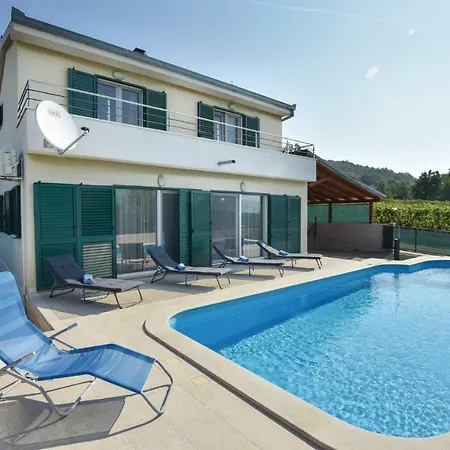 Three-bedroom Holiday In Dicmo Hébergement de vacances