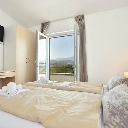 Three-bedroom Holiday In Dicmo *