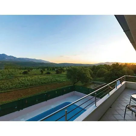 Three-bedroom Holiday In Dicmo Hébergement de vacances Miric