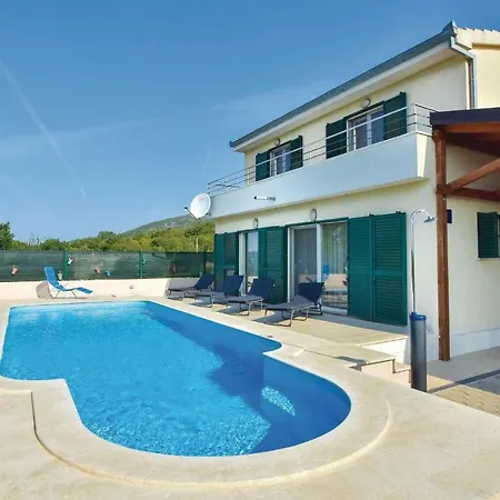 Hébergement de vacances Three-bedroom Holiday In Dicmo Miric